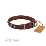 Schmales Leder-Halsband mit Baroque Stil mit gravierten Nieten_6