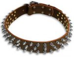 Hundehalsband aus Leder mit 3-reihigen Spikes