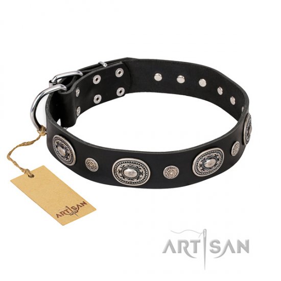 Leder Halsband "Black Tie" FDT Artisan in Schwarz, handverziert