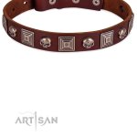 Luxus Lederhalsband mit Totenkopf und Pyramiden Verzierung, 25 mm breit_3