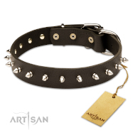 Feines Lederhalsband mit Spikes, 3 cm breit