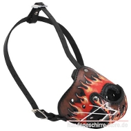 Hundemaulkorb aus Leder mit Feuer-Bemalung