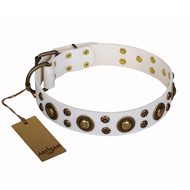 Hundehalsband aus Leder FDT Artisan „White Gentle Feather” Hundehalsband aus Leder FDT Artisan „White Gentle Feather”
