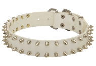 Hundehalsband aus Leder weiß mit glänzenden Spikes, schick Hundehalsband aus Leder weiß mit glänzenden Spikes, schick
